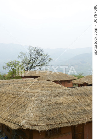 位於慶南郡河東郡餘陽面的茅草屋 位於慶南郡河東郡餘陽面的茅草屋 30767096