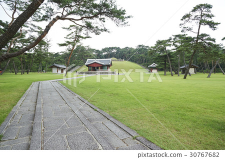 Jungjaekgung, Yeongnyeongneung (Historic Site No. 195), Yeoju City, Gyeonggi Province 30767682