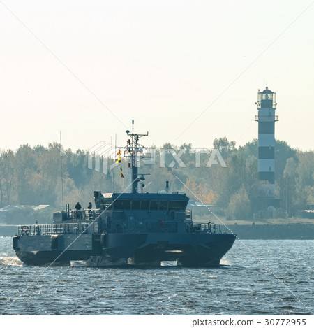 Small military ship 30772955