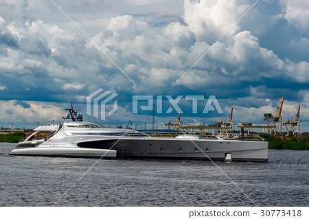 Large silver trimaran 30773418