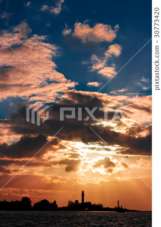 Golden sunset sky Golden sunset sky 30773420