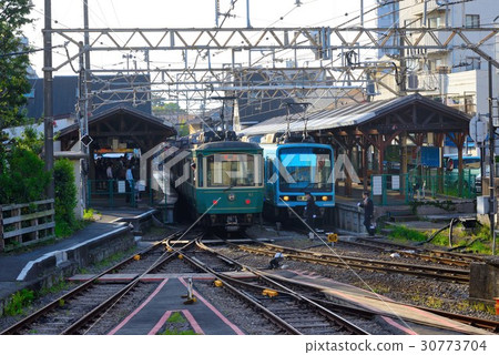 Enoshida stopping at Enoshima station 30773704
