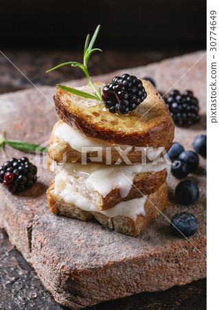 Sandwich with goat cheese and berries 30774649