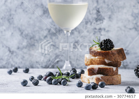 Sandwich with goat cheese and berries Sandwich with goat cheese and berries 30774657