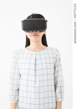 女性穿著VR護目鏡 30775123
