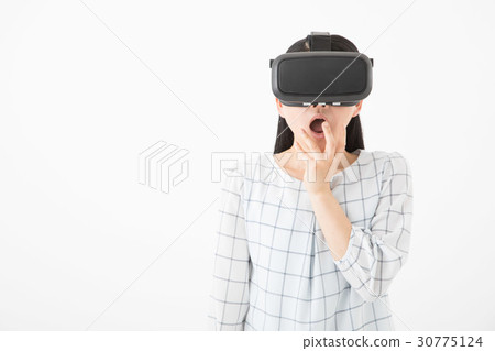 Women wearing VR goggles Women wearing VR goggles 30775124