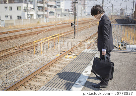 一名男子試圖自殺 30778857