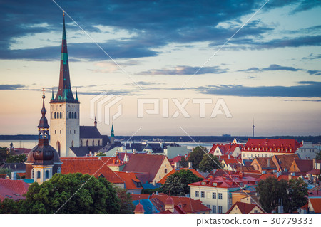 Spring cityscape of old town Tallinn, Estonia 30779333