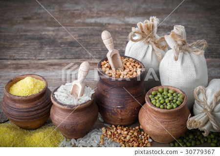 Rustic clay pots filled with varios grains 30779367