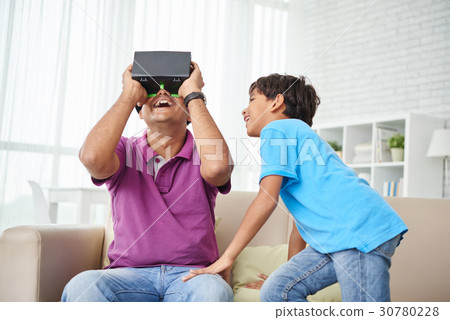 Amazed with virtual reality 30780228