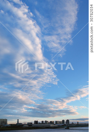 在東京的天空中流淌的天空 在東京的天空中流淌的天空 30782034