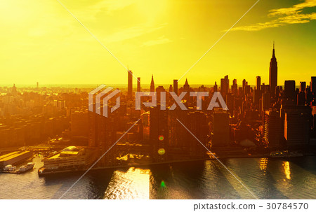 the East River and the Manhattan skyline 30784570