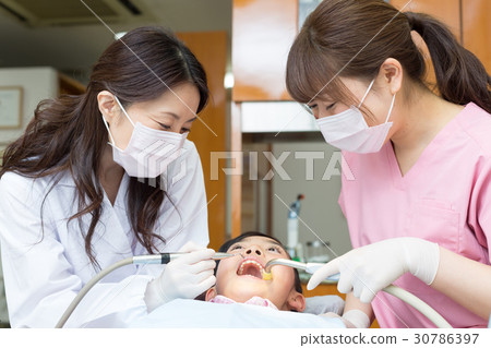 Dentist's tooth cleaning, polishing 30786397