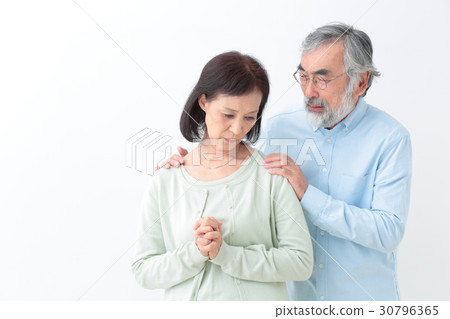 Senior couple troubled 30796365