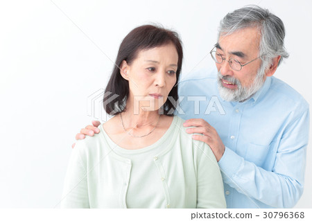 Senior couple troubled 30796368