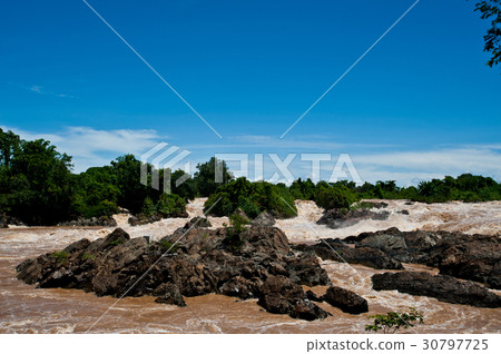 Khone Phapheng water fall or mekong river 30797725