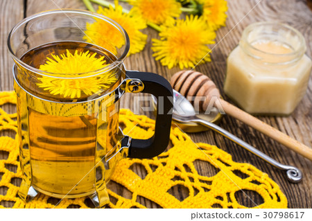 Herbal tea and honey from dandelions on wooden Herbal tea and honey from dandelions on wooden 30798617