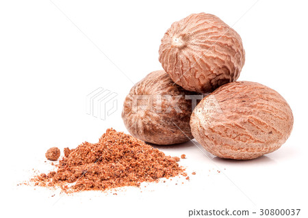 Three nutmeg whole and powder isolated on white 30800037