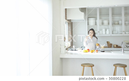 lady has a healthy breakfast in luxury kitchen 30800228