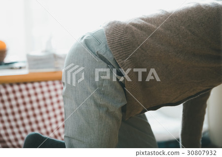 backache, lower back pain, feel pain 30807932