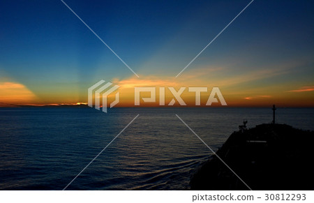 Ocean sunset 30812293
