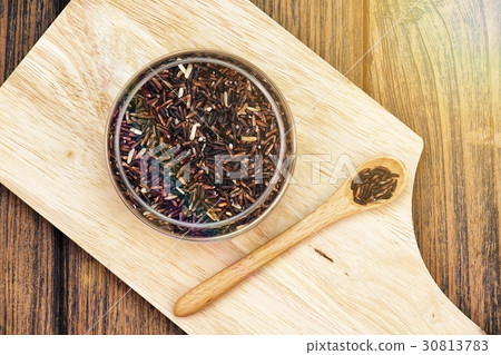Rice berry grains (purple rice). Rice berry grains (purple rice). 30813783