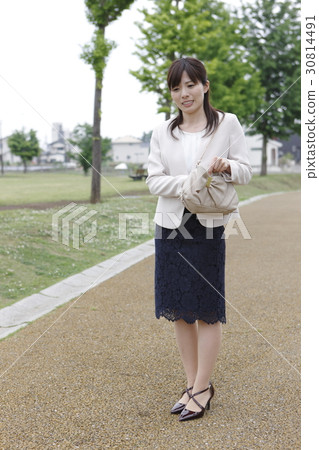 Business woman who left behind 30814491