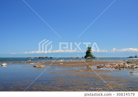 Rainwater coast wishing for the North Alps - Tateyama mountain range 30814579