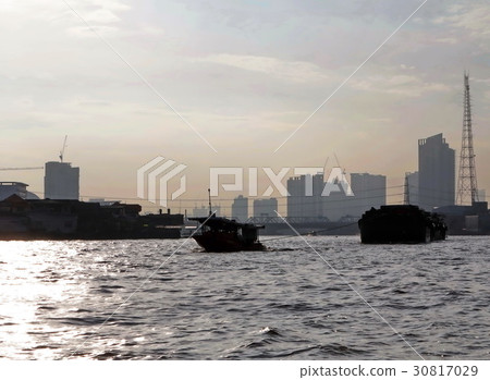 In the morning activities along  Chao Phraya river 30817029