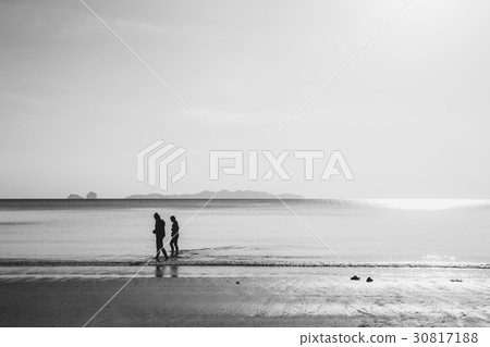 friends walking in the sea beach 30817188