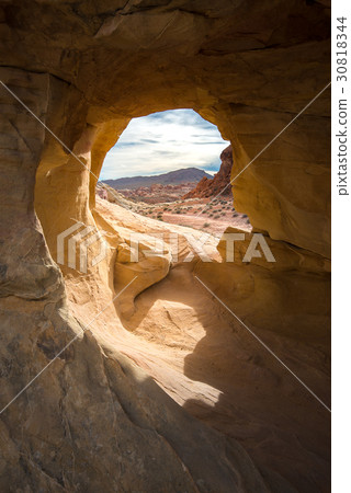 Colorful sandstone on the trail in Valley of Fire 30818344