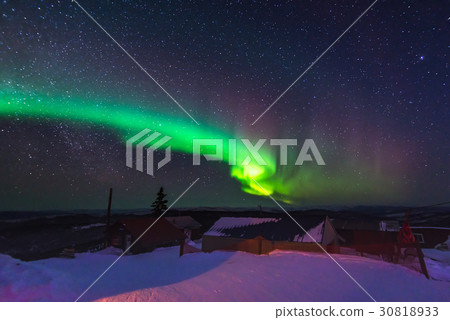 Colorful Northern lights in the dark night 30818933