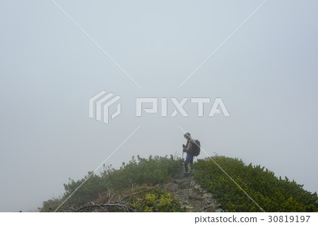 登山Ogigatake·惡劣天氣(氣體) 登山Ogigatake·惡劣天氣(氣體) 30819197