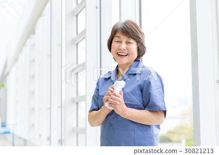 Cleaning work Senior women Cleaning work Senior women 30821213