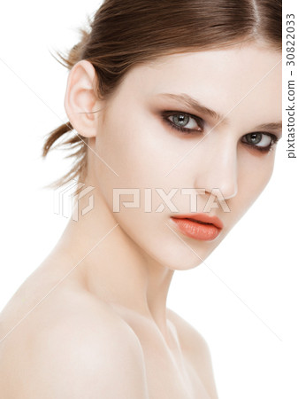 Beauty fashion model with smokey eyes makeup 30822033