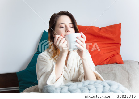 beautiful young woman holding her cup 30822319