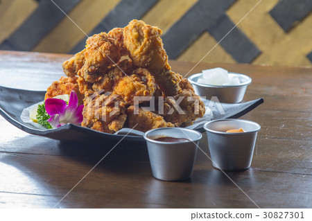 deep fried chicken 30827301