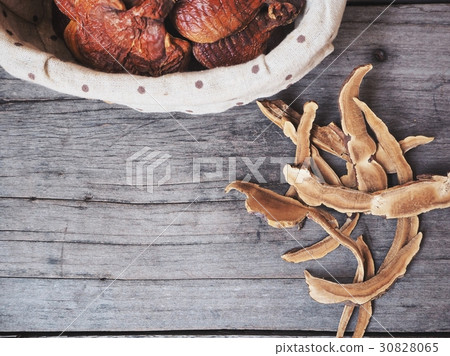 Ganoderma Lucidum - Ling Zhi Mushroom. Ganoderma Lucidum - Ling Zhi Mushroom. 30828065
