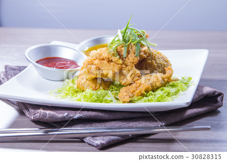 deep fried chicken 30828315