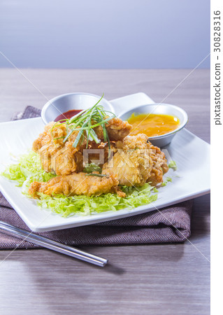 deep fried chicken 30828316