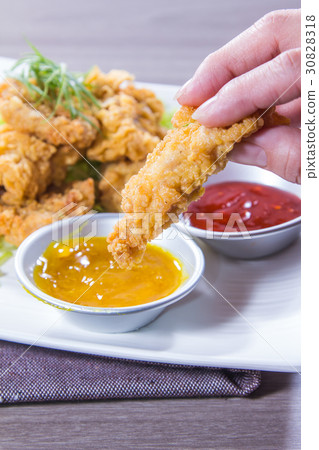 deep fried chicken 30828318