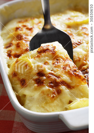 Potatoes a la dauphinoise 30830650