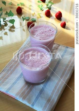 Strawberry milk juice 30831718