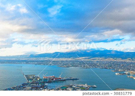 從函館山（Mt. Hakodate）的觀景台俯瞰函館港（Hakodate Port）的黃昏 30831779