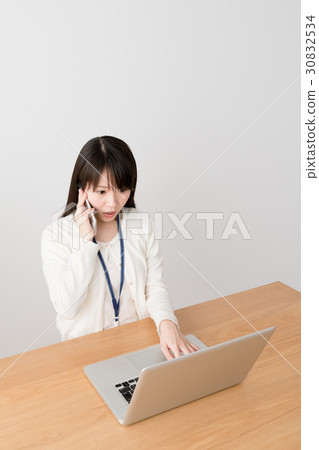 Call business woman, laptop, laptop, surprised 30832534