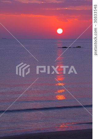 The first sunrise of Ise Shima · City rear beach (Ichigo Hamama) / the shallow coast that follows the white sand beach popular with surfers The first sunrise of Ise Shima · City rear beach (Ichigo Hamama) / the shallow coast that follows the white sand beach popular with surfers 30833548