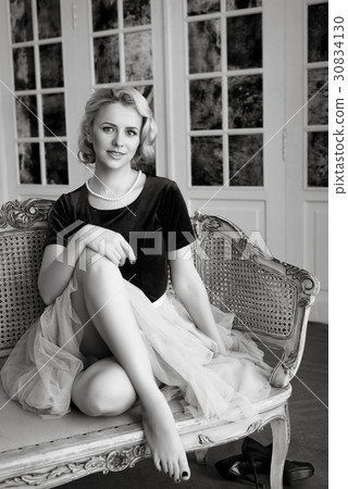 Young girl in retro style 30834130