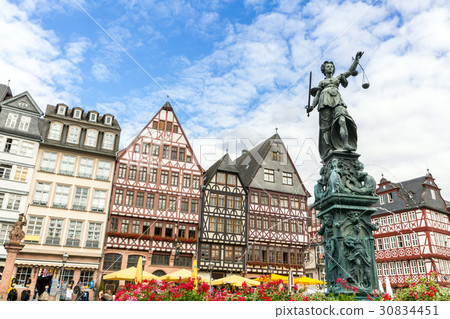 Frankfurt old town 30834451