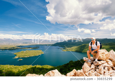 joyful man travel mountains 30835299