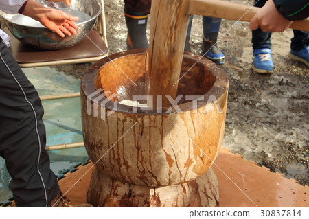 Mochi-making ceremony 30837814